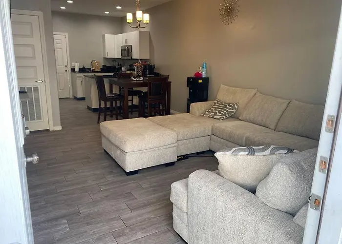 Spacious Getaway Near Utrgv