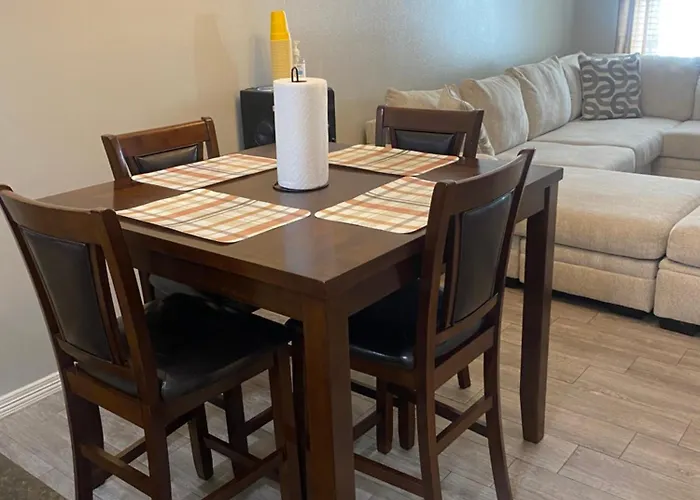 Spacious Getaway Near Utrgv