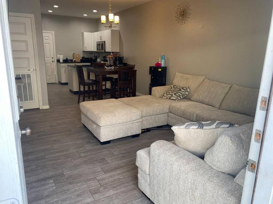 Apartment Spacious Getaway Near Utrgv