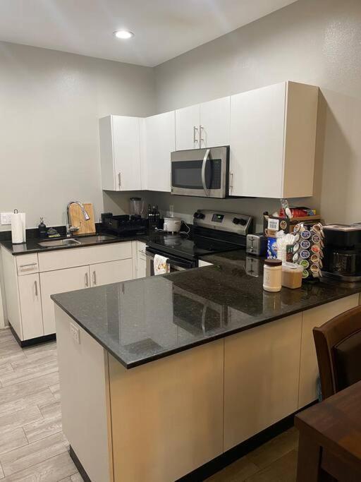 Spacious Getaway Near Utrgv Apartment *