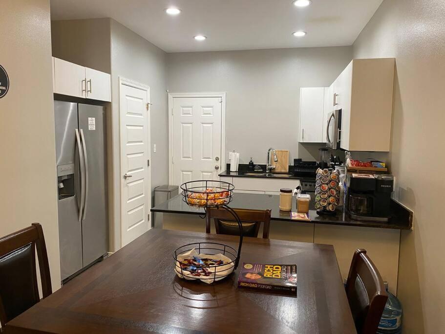 Spacious Getaway Near Utrgv Apartment Edinburg