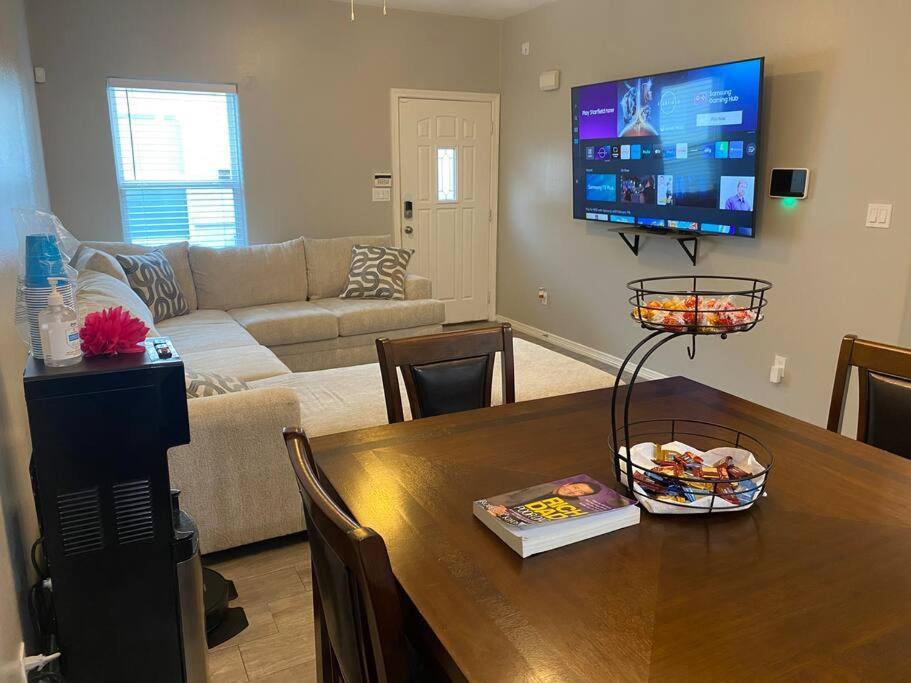 Spacious Getaway Near Utrgv Apartment