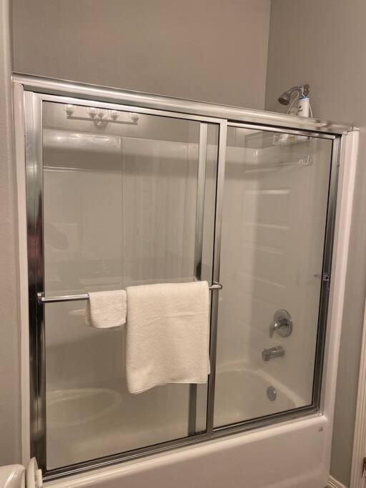 Spacious Getaway Near Utrgv * Edinburg