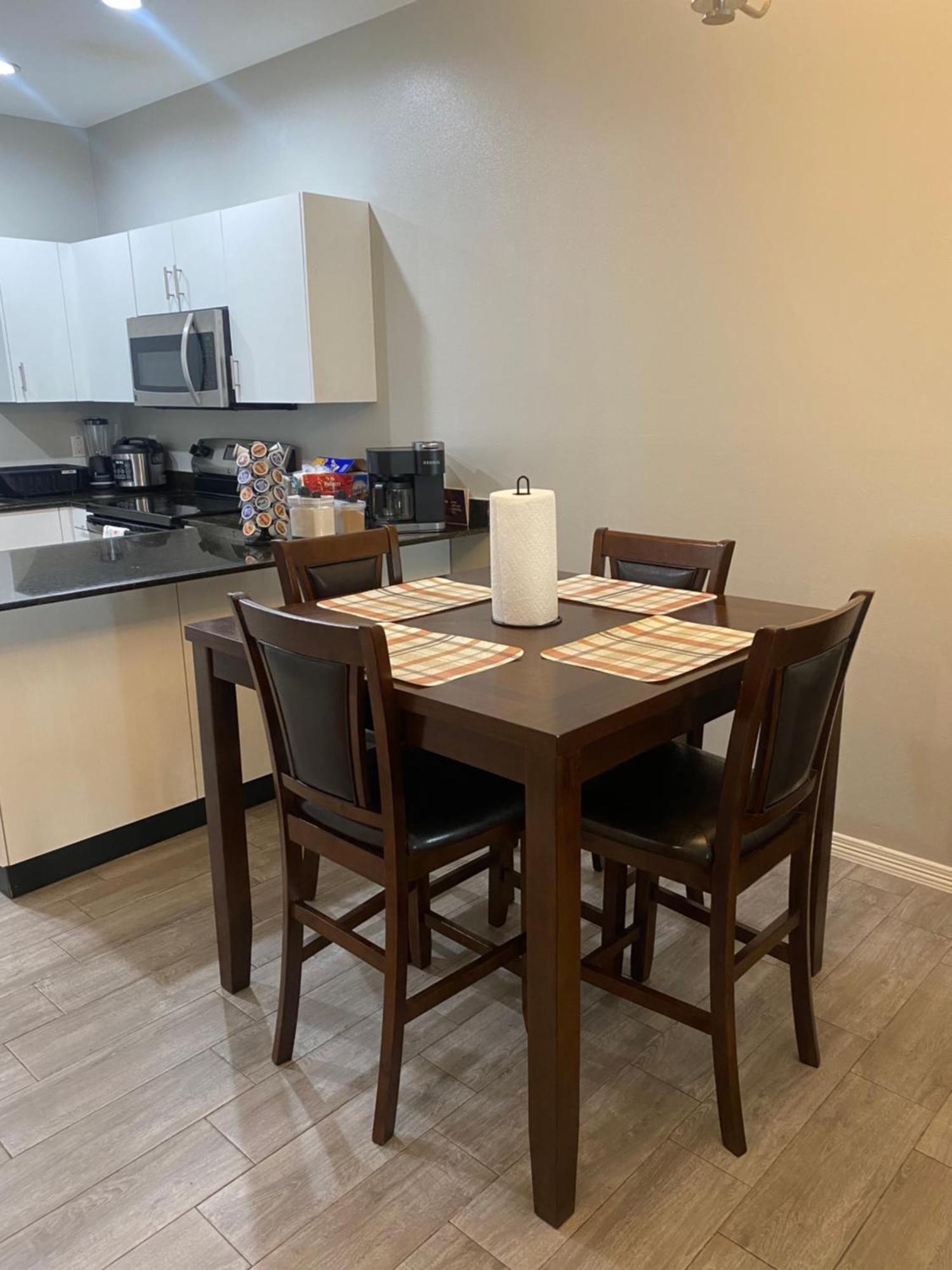 Spacious Getaway Near Utrgv Apartment *